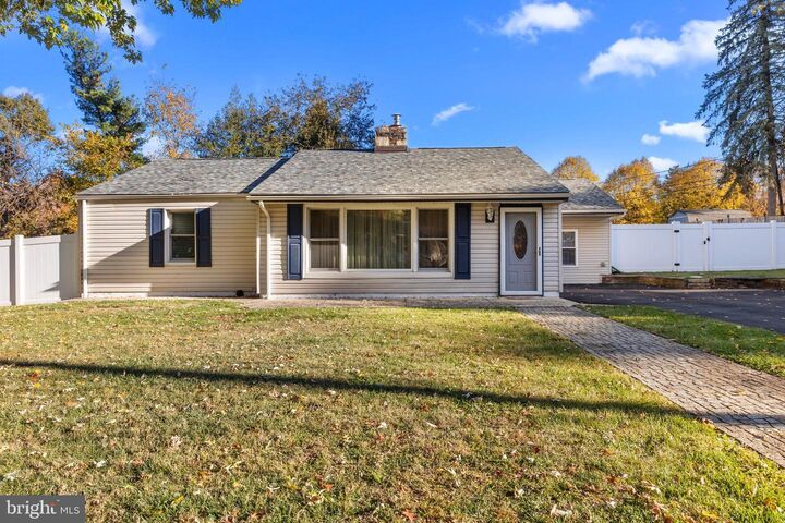 Property Photo:  11 Hilltop  PA 19053