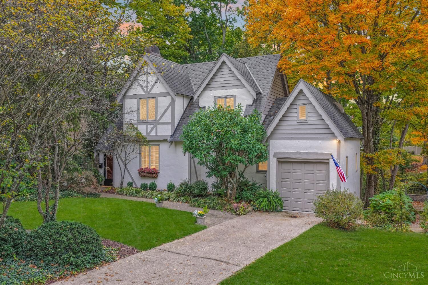 Property Photo:  3613 Victoria Lane  OH 45208