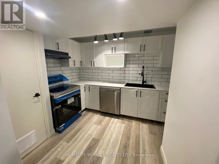 Property Photo:  45 Snapdragon Square  ON L6P 3K2 