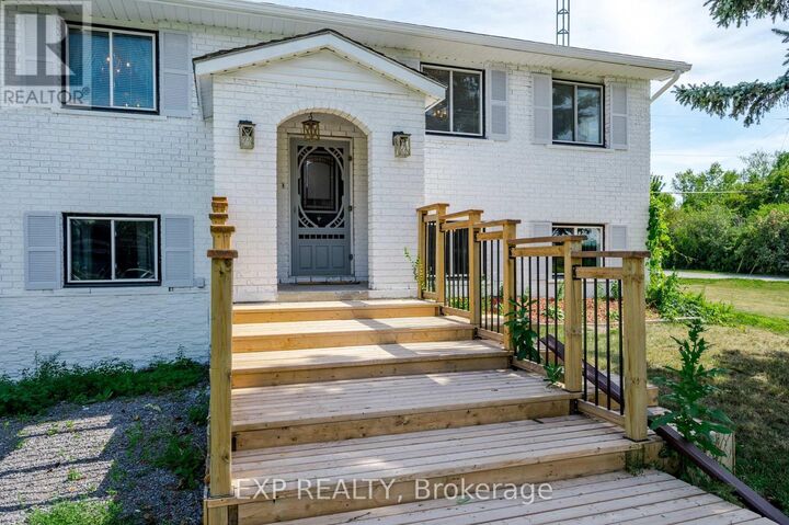 Property Photo: 150 Bayview Drive ON K7R 3K8