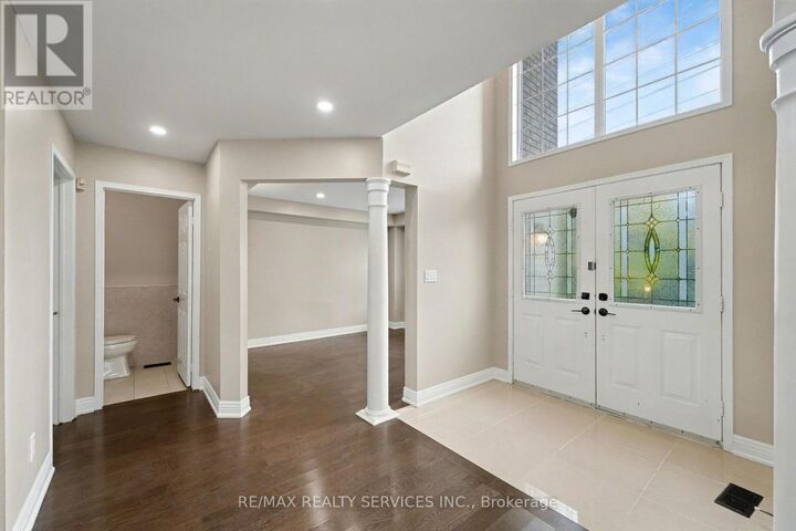 Property Photo: 1032 Blueheron Boulevard Main ON L5V 2J8