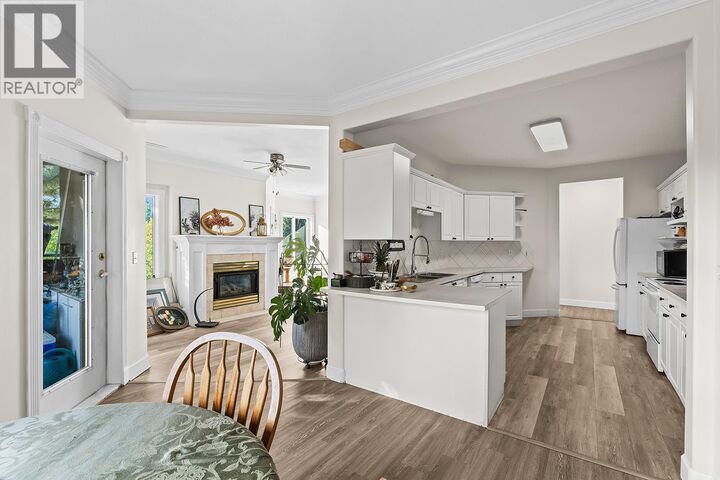 Property Photo:  1940 Richter Street 203  BC V1Y 2N2