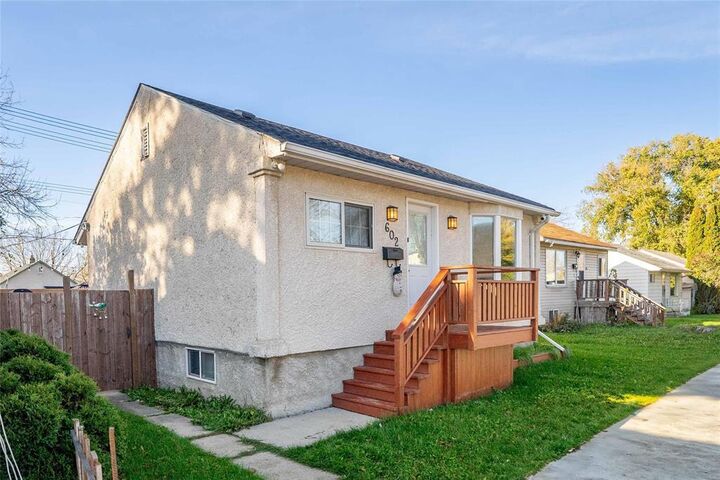 Photo de la propriété:  602 Harbison Avenue East  MB R2L 0Y9 