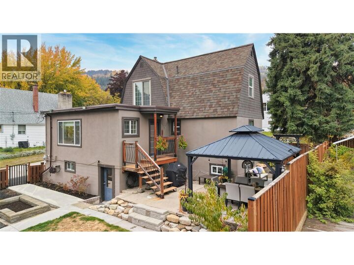 Property Photo:  698 Kipling Street  BC V1R 2A2