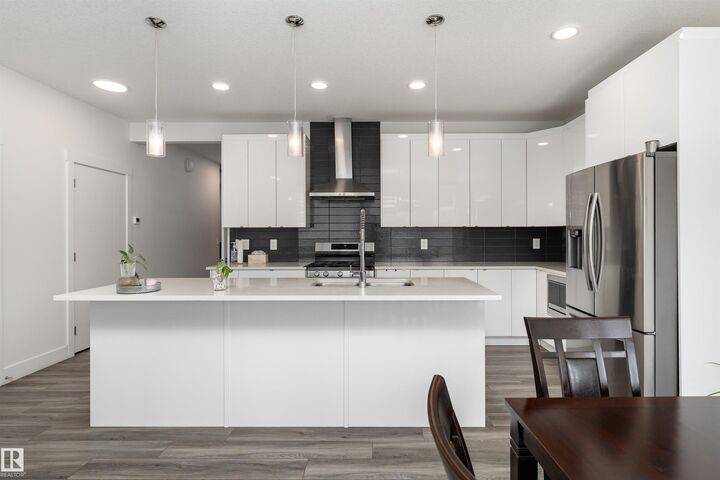 Property Photo:  1051 Christie Vista SW  AB T6W 4W8