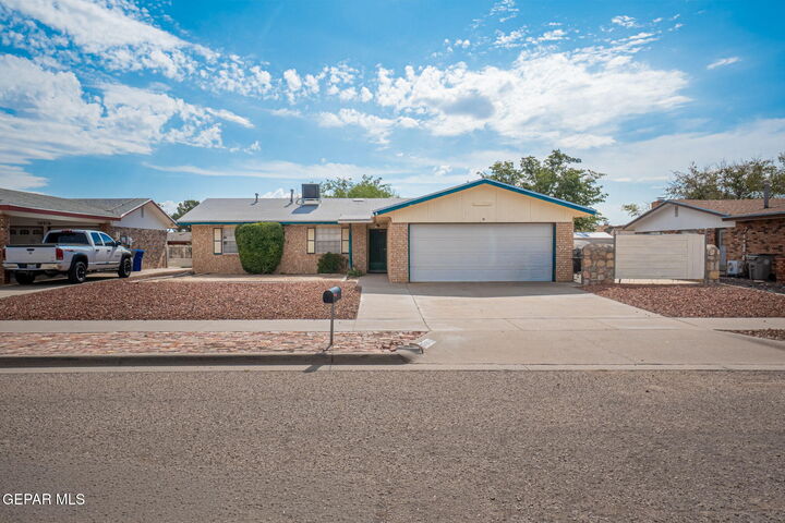 10712 Gay Brewer Drive  El Paso TX 79935 photo