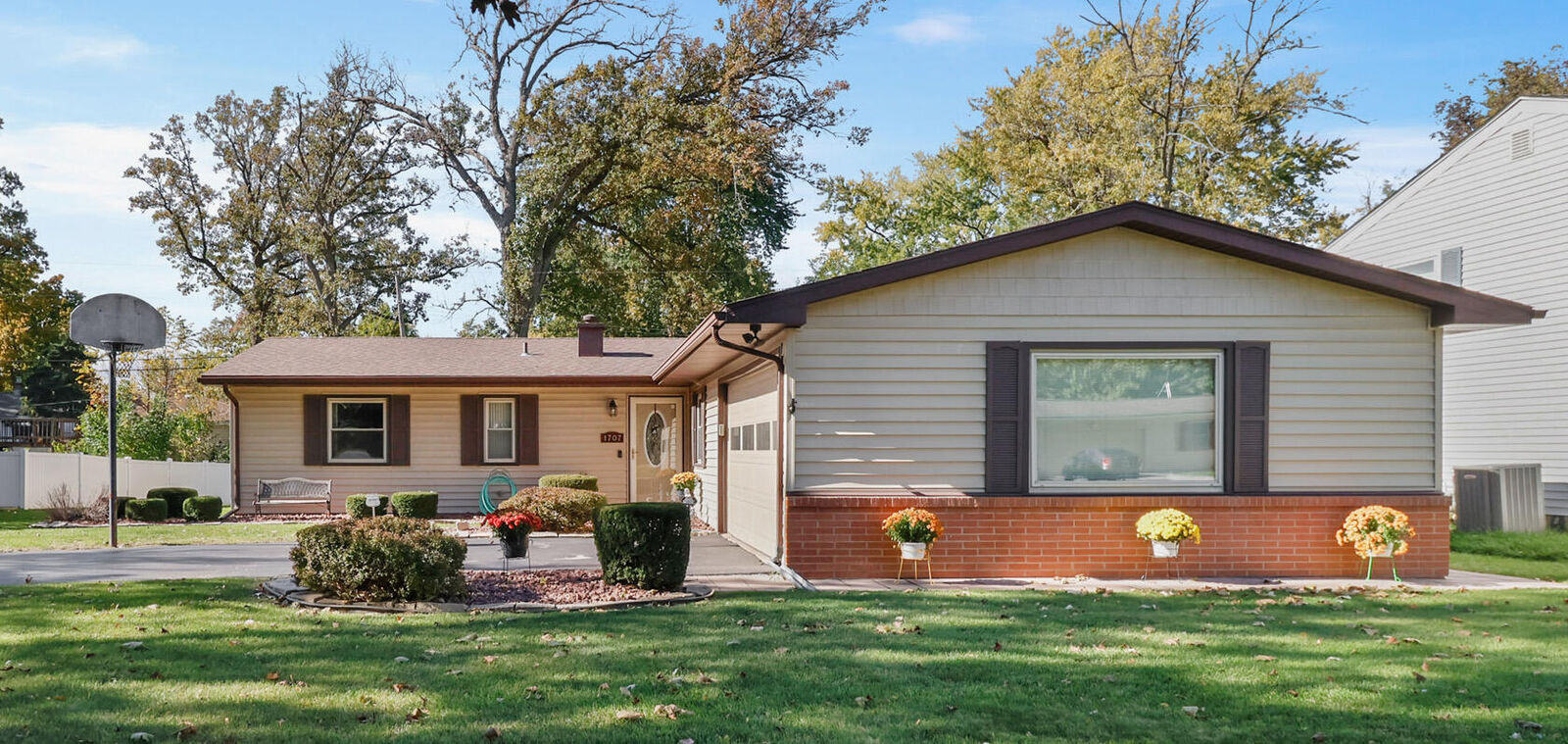 Property Photo:  1707 Whittier Park Drive  IN 46383