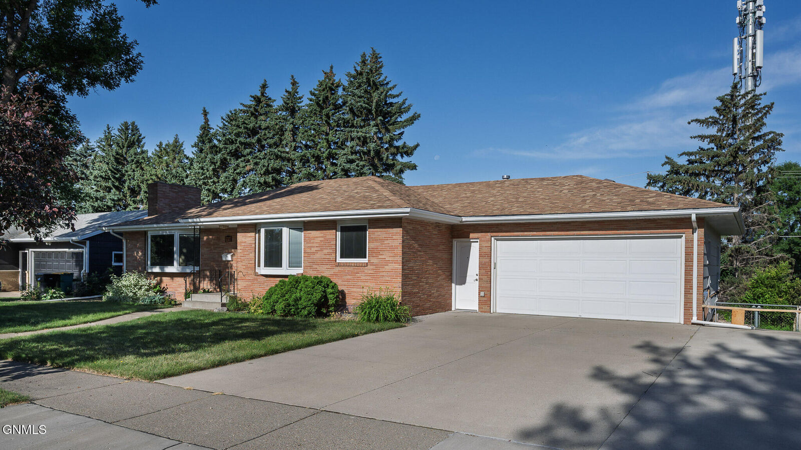 Property Photo:  2036 Catherine Drive  ND 58501