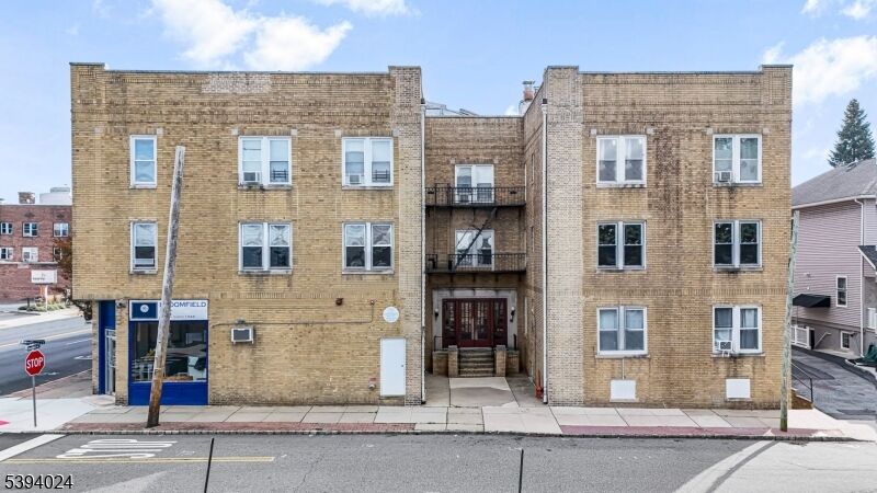 Property Photo: 2 Washburn Place 202 NJ 07006