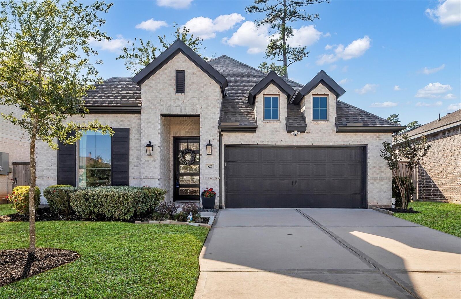 Property Photo:  828 Coleto Run  TX 77304