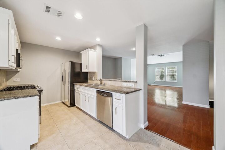 Property Photo:  2219 Runnels Street  TX 77003