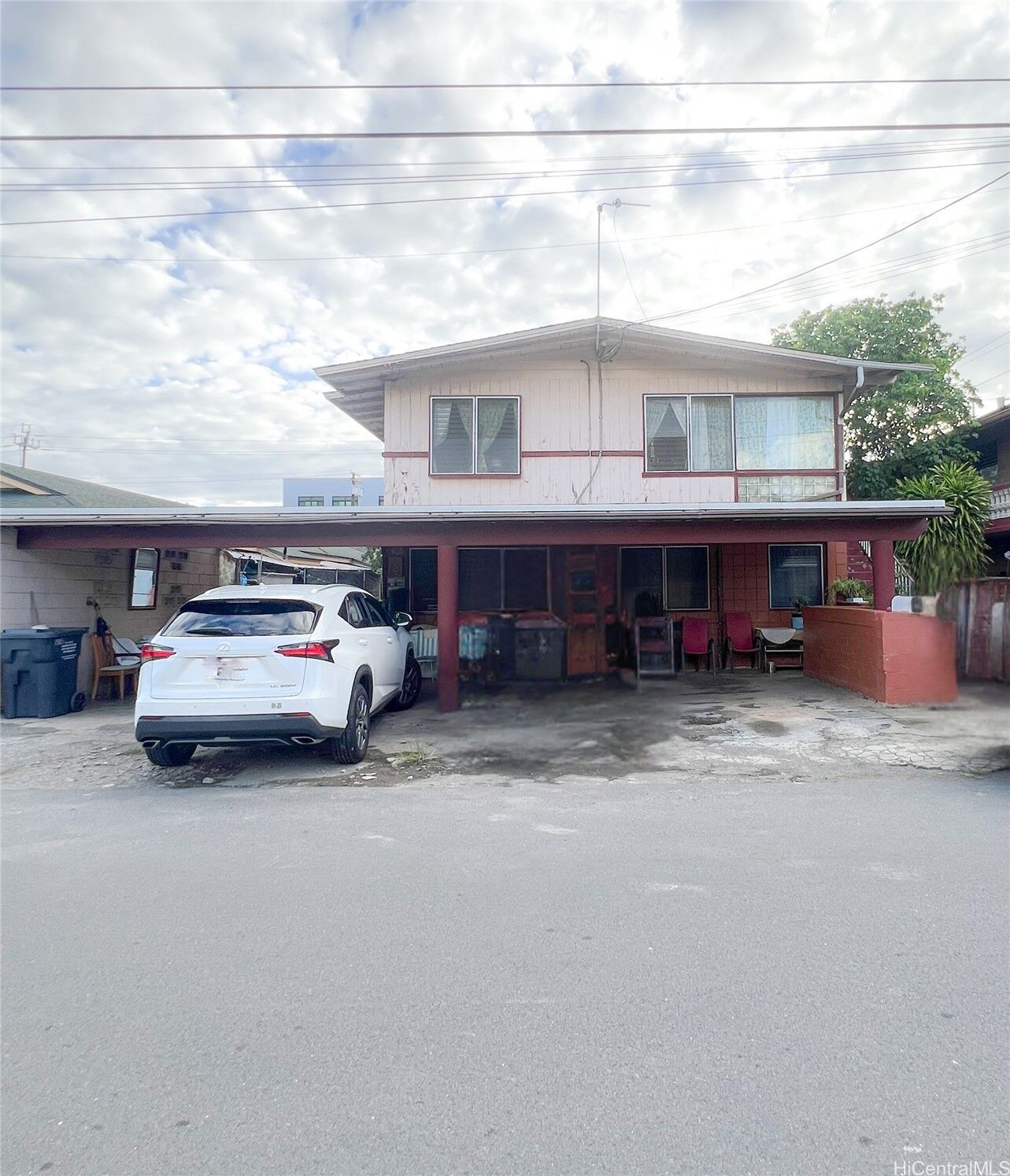 Property Photo: 1815 Eluwene Street HI 96819