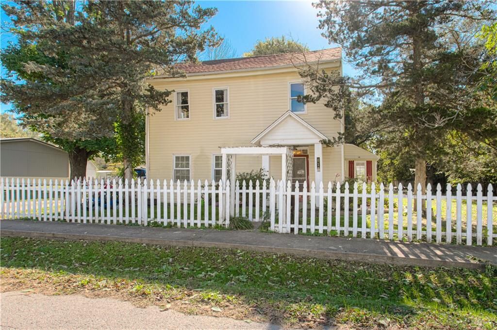 Property Photo:  611 Main Street  MO 64072 