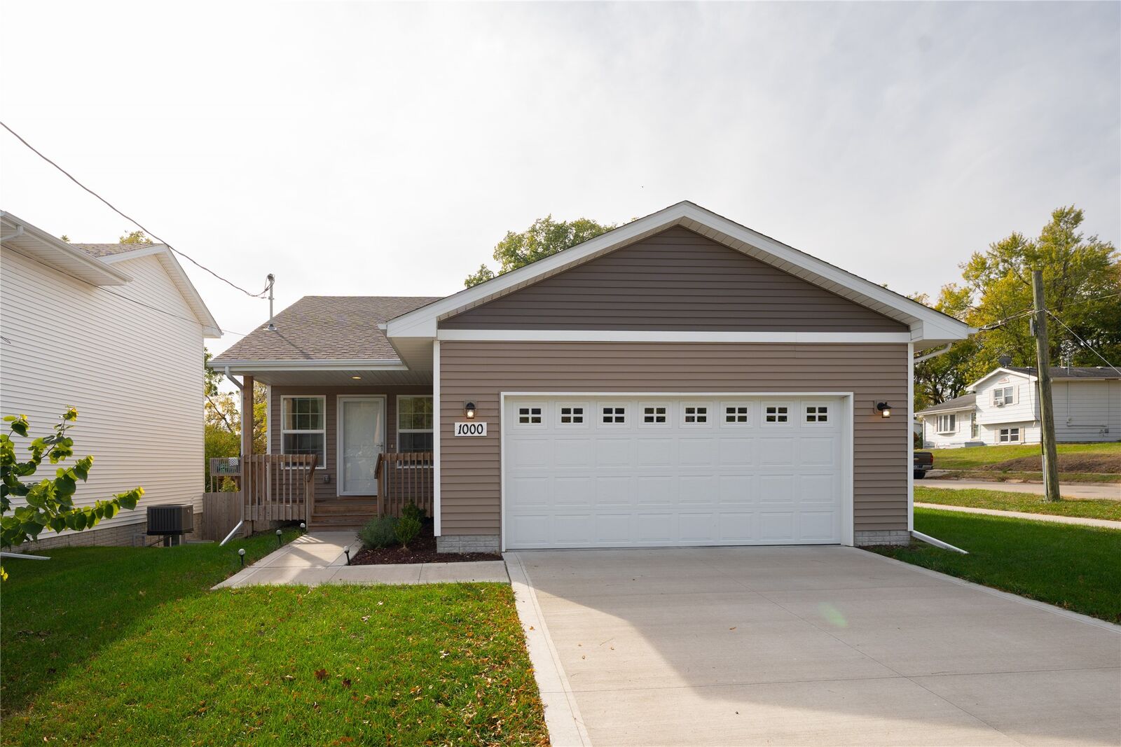 Property Photo:  1000 North Avenue  IA 50211 