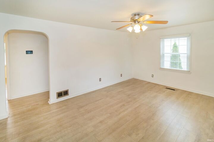 Property Photo:  2318 E Franklin Street  IN 47711