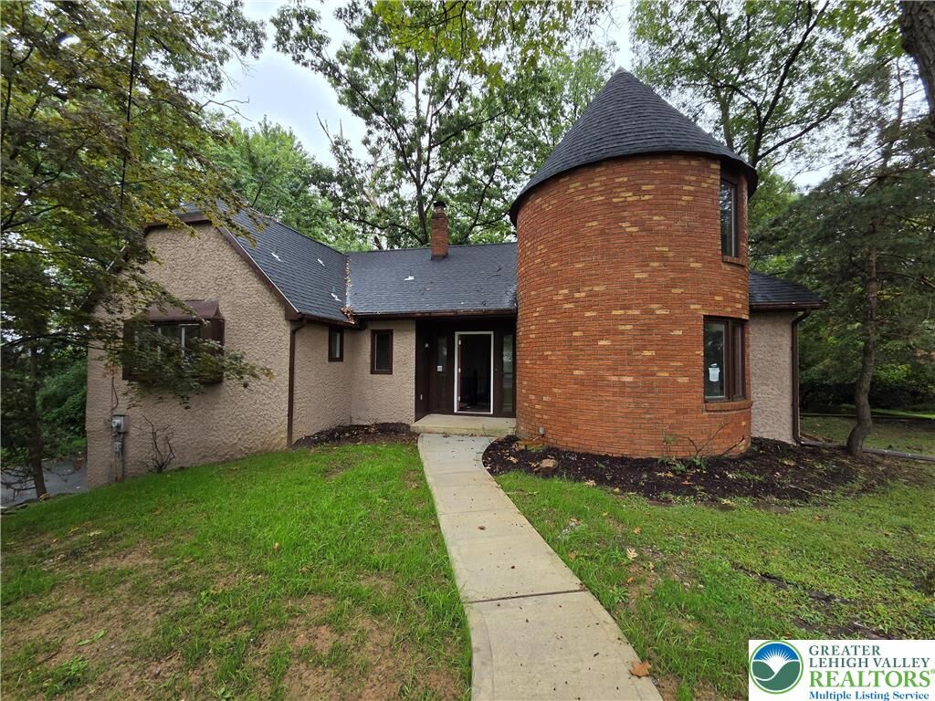 Property Photo: 1024 Elm Street PA 18109