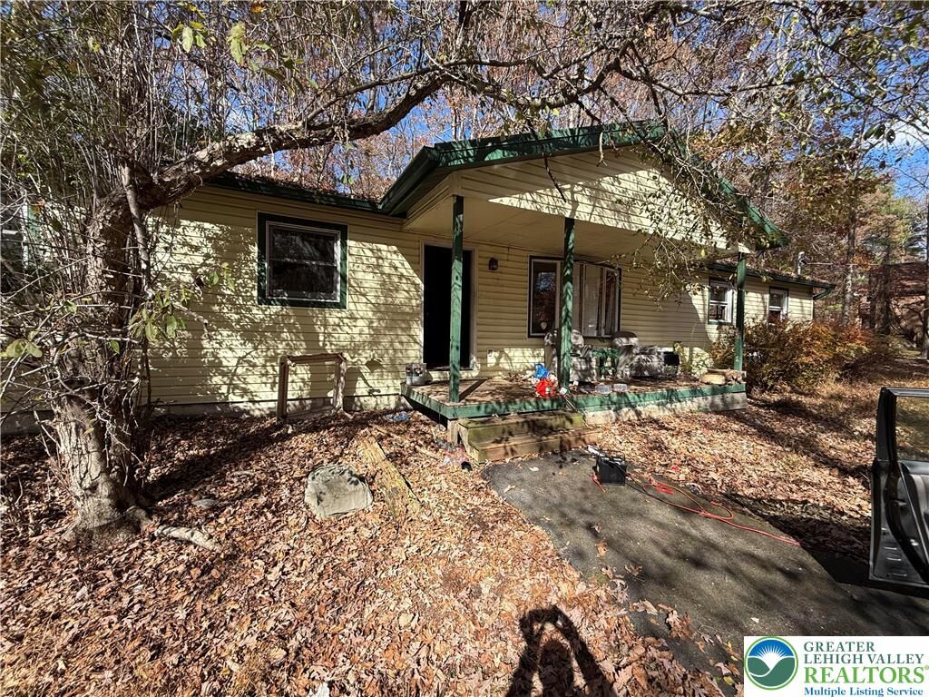 Property Photo:  3143 Bear Swamp Road  PA 18302