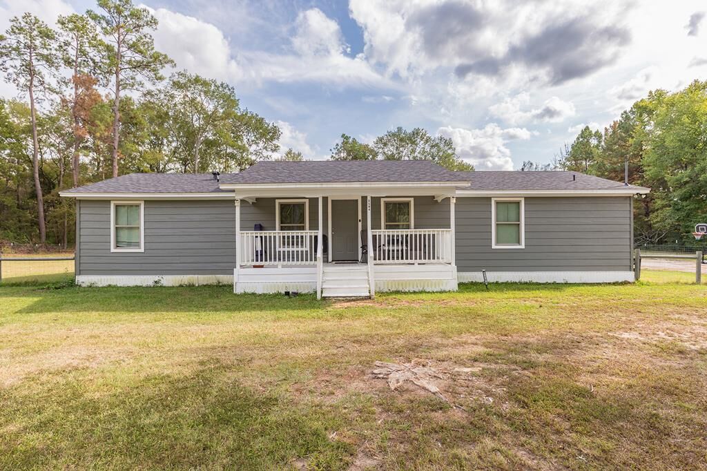 Property Photo: 2504 Davisville Road TX 75901