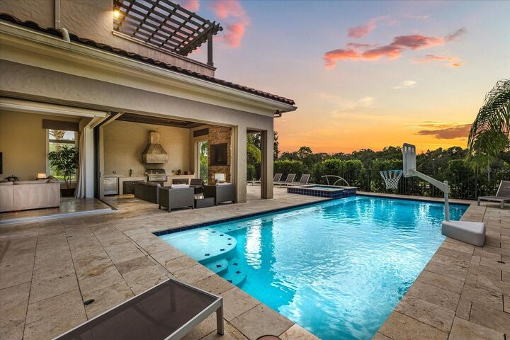 Property Photo:  7863 Palmilla Court  FL 34747 