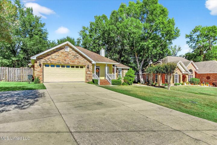 Property Photo: 8845 Moanalua Way MS 39525