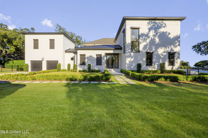 Property Photo:  924 E Beach Boulevard  MS 39501