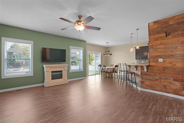 Property Photo:  808 Railway Circle  MO 63385