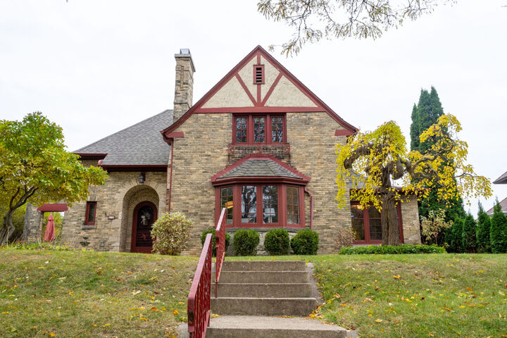 Property Photo:  6110 Washington Cir  WI 53213 