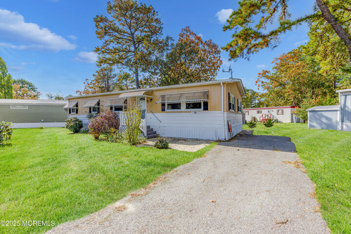 70 Woodchuck Parkway  Whiting NJ 08759 photo