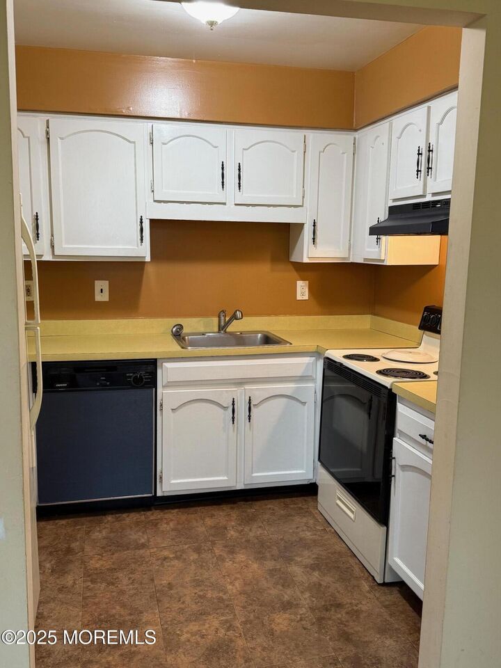Property Photo:  7 Twinlights Terrace A  NJ 07732