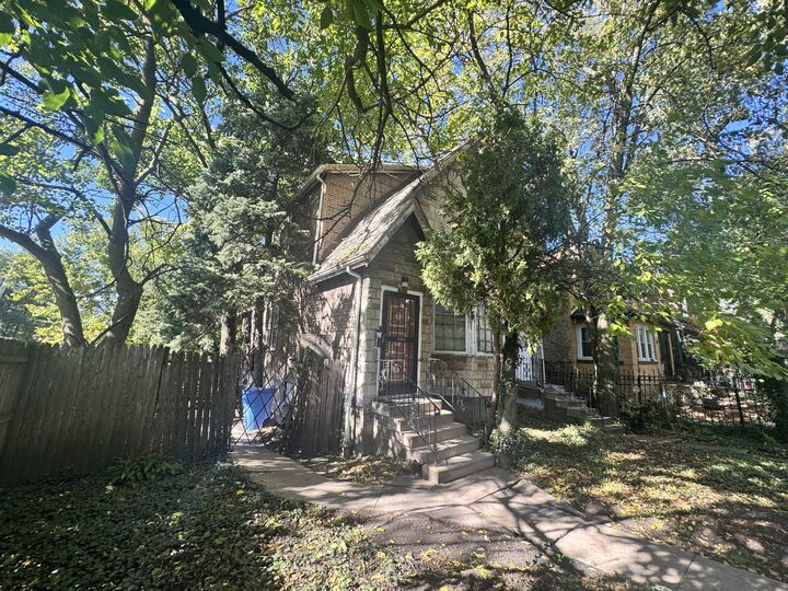 Property Photo: 1812 N Whipple Avenue IL 60647