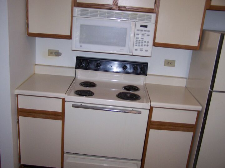 Property Photo:  4302 Shamrock Lane 2-G  IL 60050 