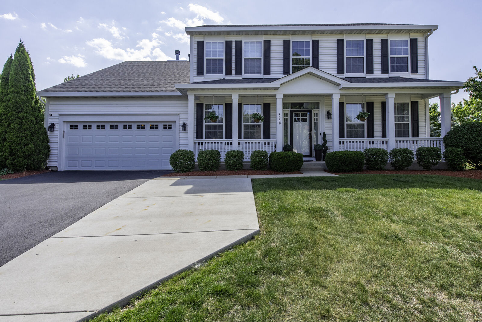 Property Photo:  1650 Natures Way  IL 60046