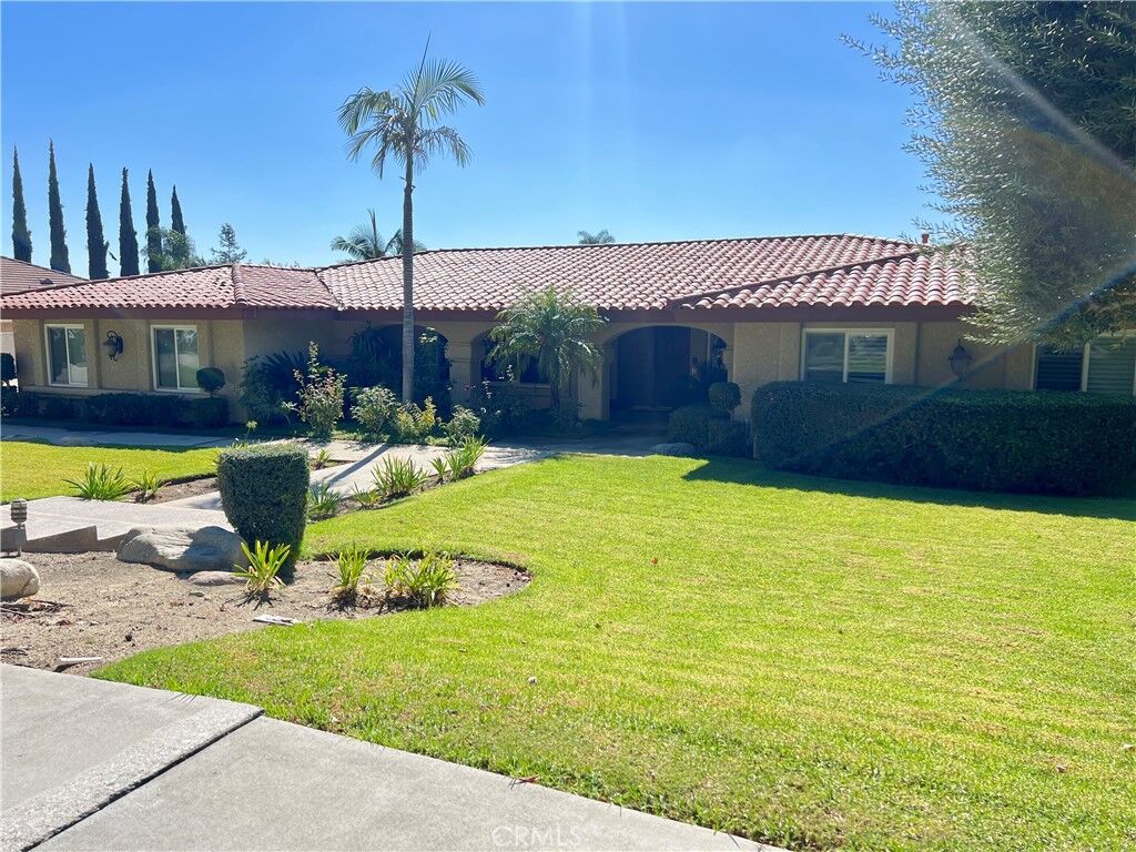 Property Photo:  256 W 18th  CA 91784