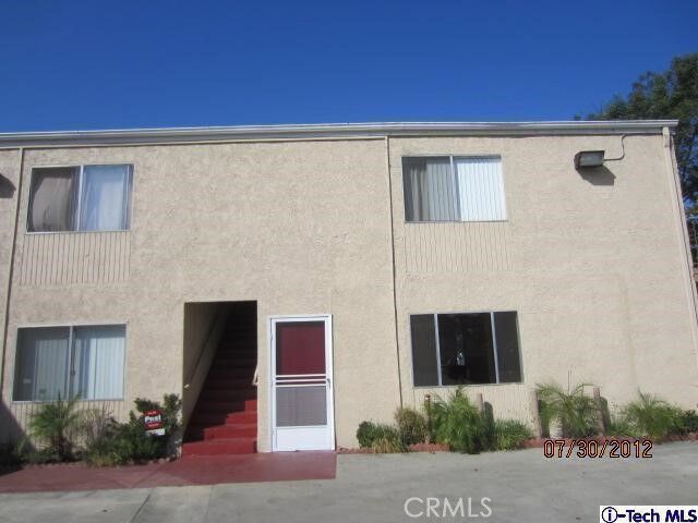 Property Photo:  3030 Valle Vista 1  CA 90065