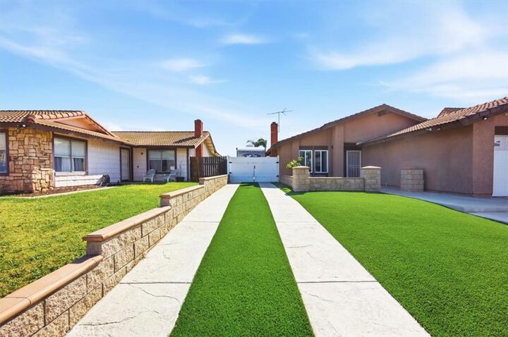 Property Photo:  23395 Old Valley  CA 92553