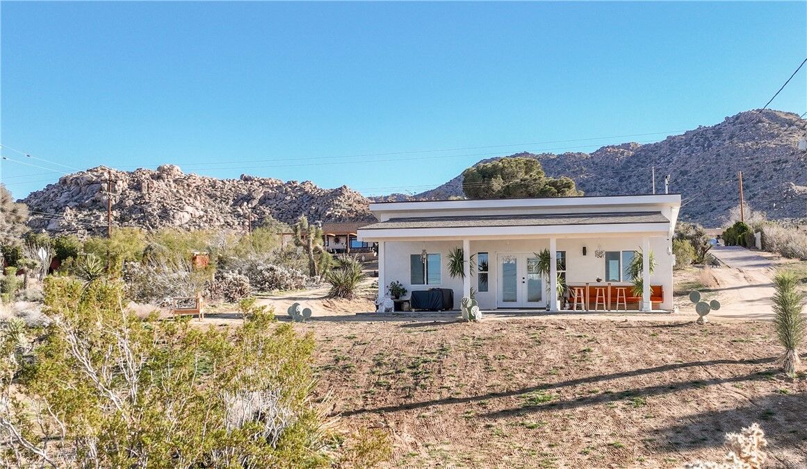 Property Photo: 60976 Sandalwood CA 92252