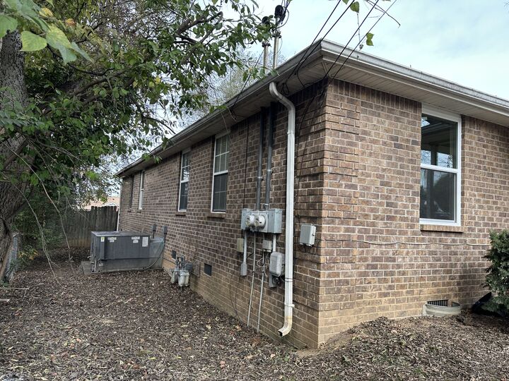 Property Photo:  215 Ensley Ave  TN 37138
