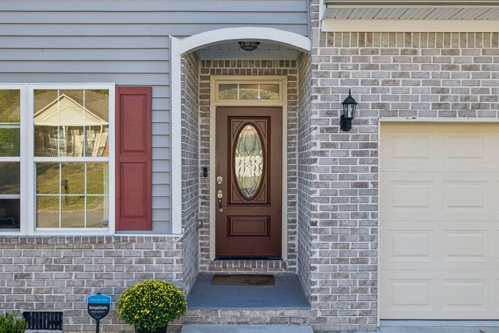 Property Photo: 4704 Reischa Dr TN 37211