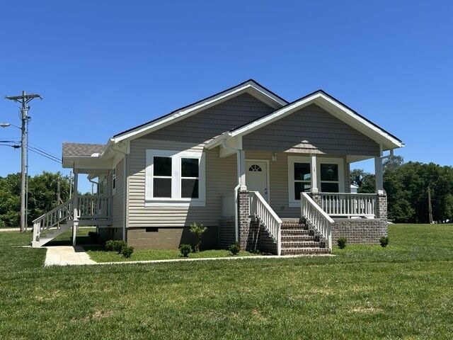 Property Photo:  125 Front Street N  TN 37318 