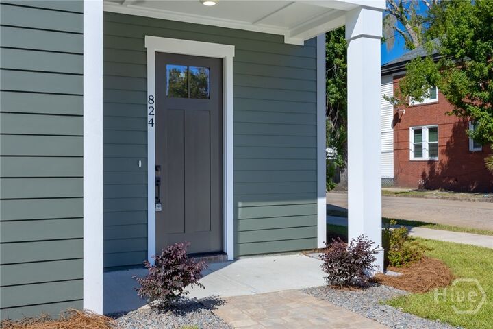 Property Photo:  824 E Bolton Street  GA 31401 