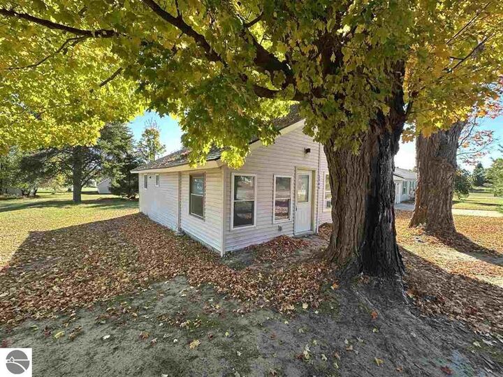 Property Photo:  1944 West Street  MI 49622