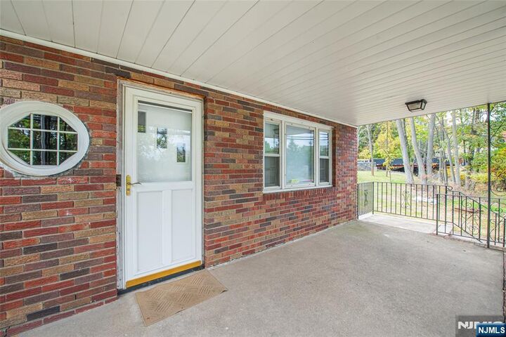 Property Photo:  83 Shepherds Lane 2  NJ 07512 