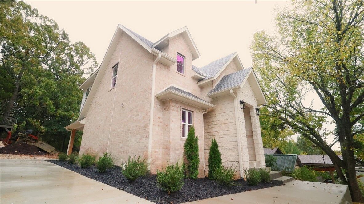 Property Photo: 886 N Fritz Drive AR 72701