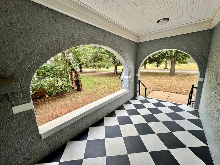 Property Photo:  1628 W Chickasha Avenue  OK 73018