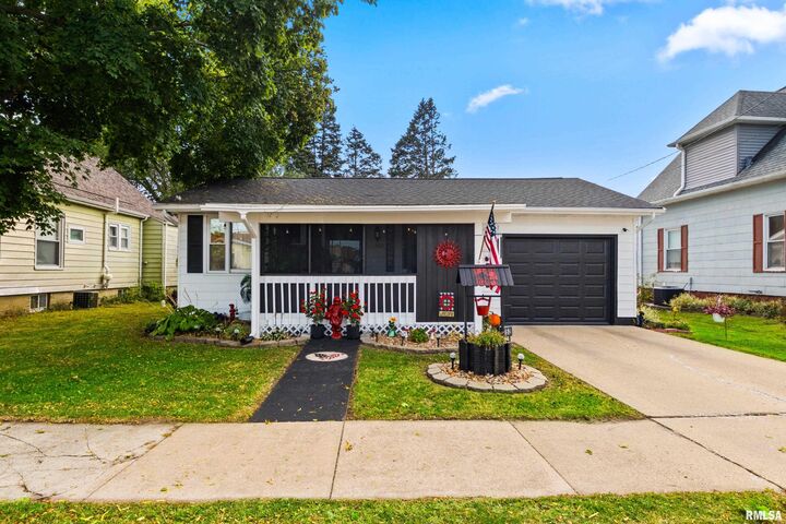 Property Photo:  352 E Birch Street  IL 61520 
