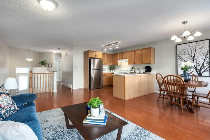 Photo de la propriété:  419 Coventry Road NE  AB T3K 5N1