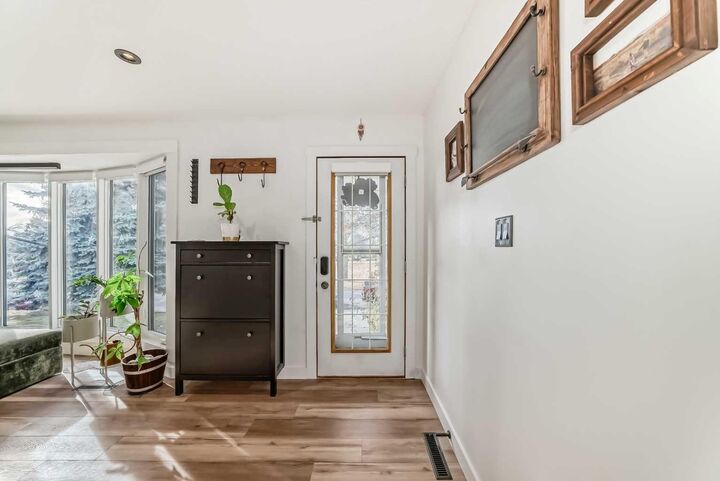 Property Photo:  2155 Mackid Crescent NE  AB T2E 6B5