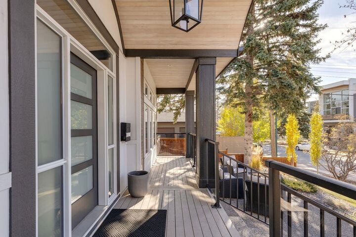 Property Photo:  3312 Caribou Drive NW  AB T2L 0S5