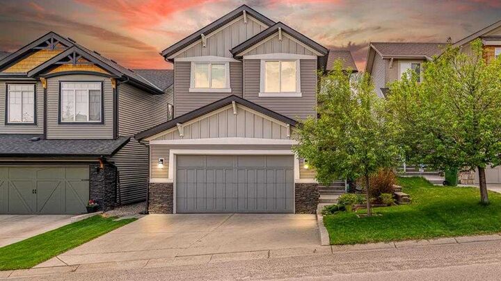 169 Aspen Hills Way SW  Calgary AB T3H 0G8 photo