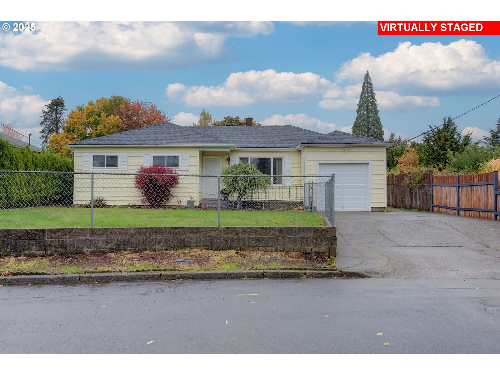 Property Photo:  10525 SE Mitchell St  OR 97266 